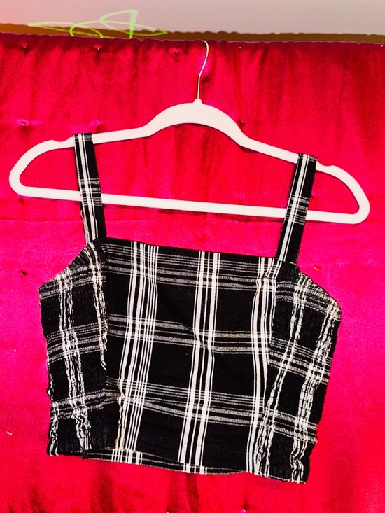 Hollister Tops - 👑 CUTE SIZE MEDIUM Hollister Black and White Plaid Tank
